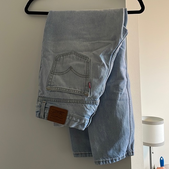 Authentic Levi’s mom jean, light wash, size 30 - Picture 1 of 3